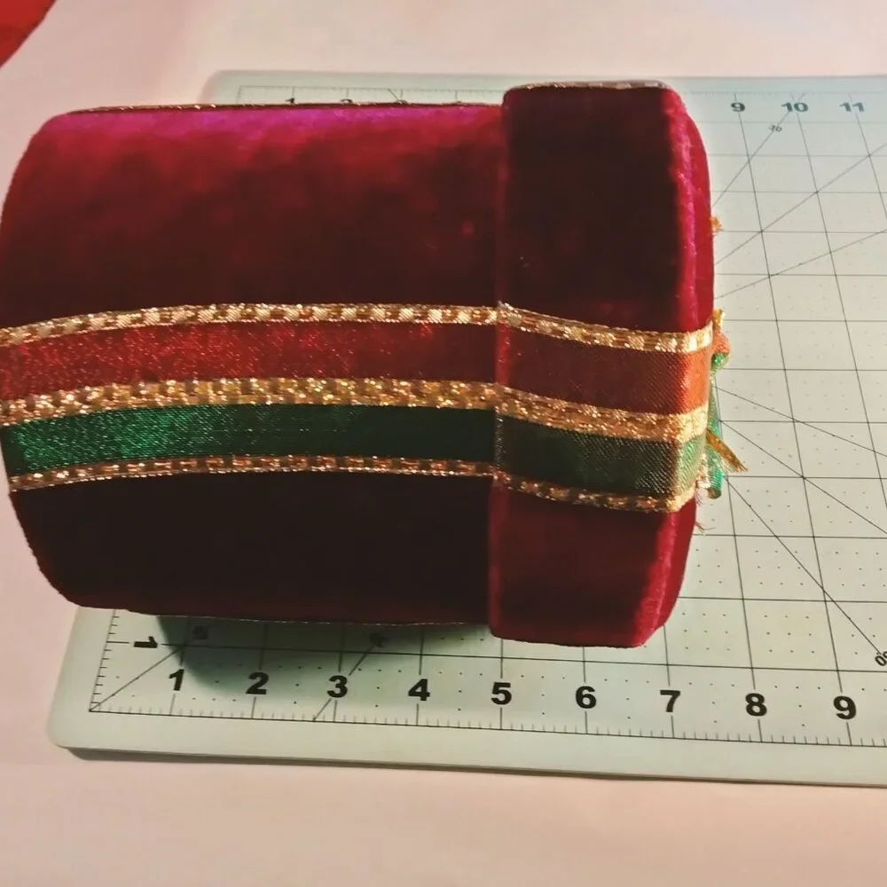 Lindy Bowman Co Red Velvet Gift Box Green Gold Ribbon Bow Lid Christmas Holiday